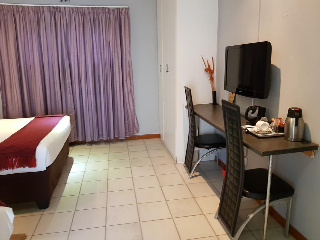 Batho Pele Lodge Gaborone Exterior foto